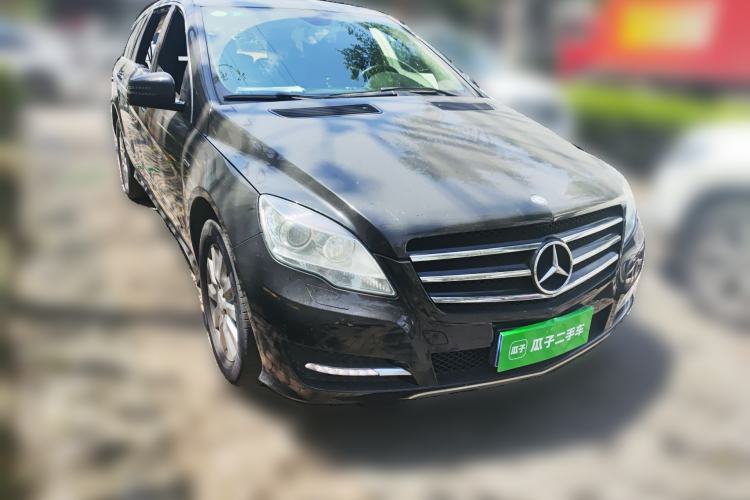 Used Mercedes-Benz R-Class 2015 R 320 4MATIC Luxury Model Front Right 45 Deg