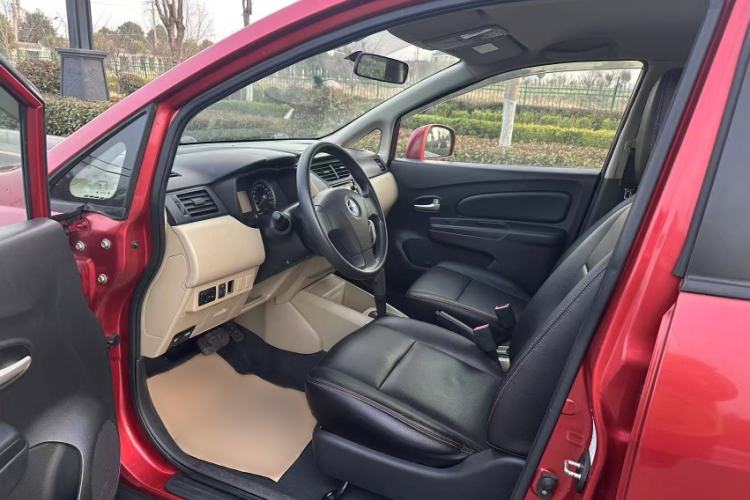 Used Venucia R50 2013 1.6L Automatic Fashion Edition Exterior 8