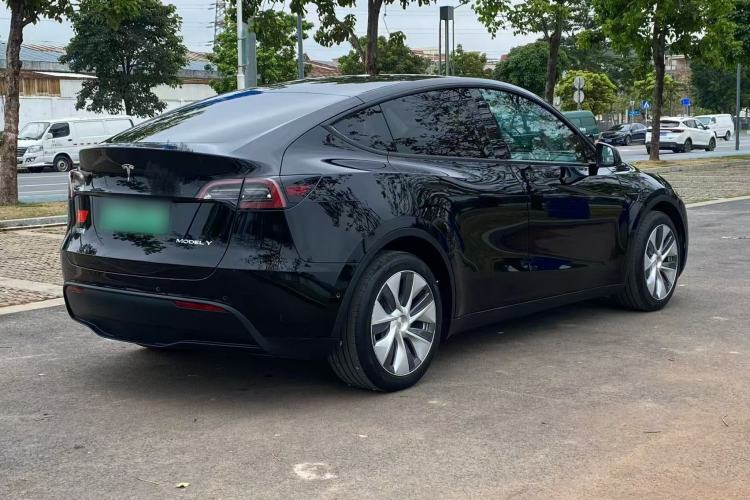 Used Tesla Model Y 2022 Long-Range All-Wheel-Drive Version