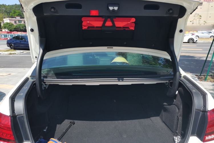 Used Mercedes-Benz E-Class 2015 Facelift E 200 L