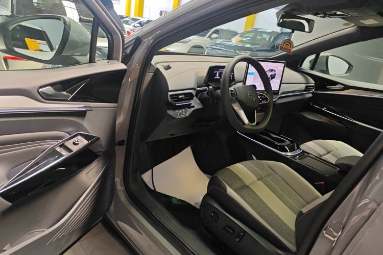 Used Volkswagen ID.4 CROZZ 2025 Pure Edition Driver Seat