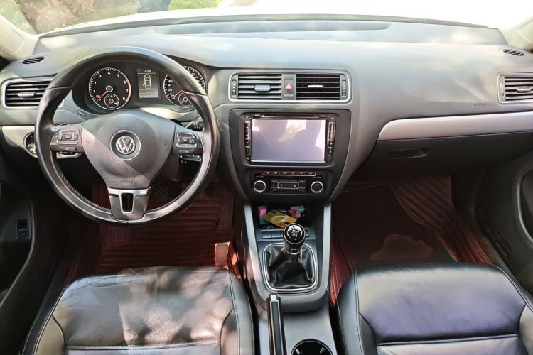 Used Volkswagen Sagitar 2014 Revised Version 1.4TSI Manual Luxury Edition Center Console