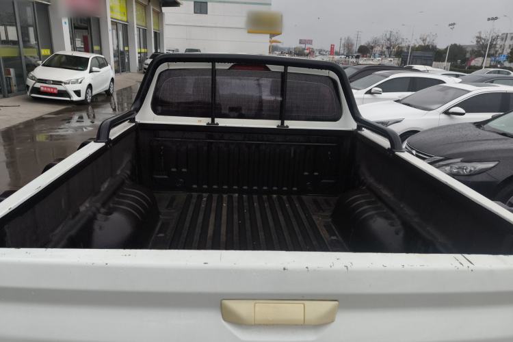 Used SAIC MAXUS T70 2019 2.0T Diesel Automatic Two-Wheel Drive Comfort Edition with Long Bed and High Ground Clearance