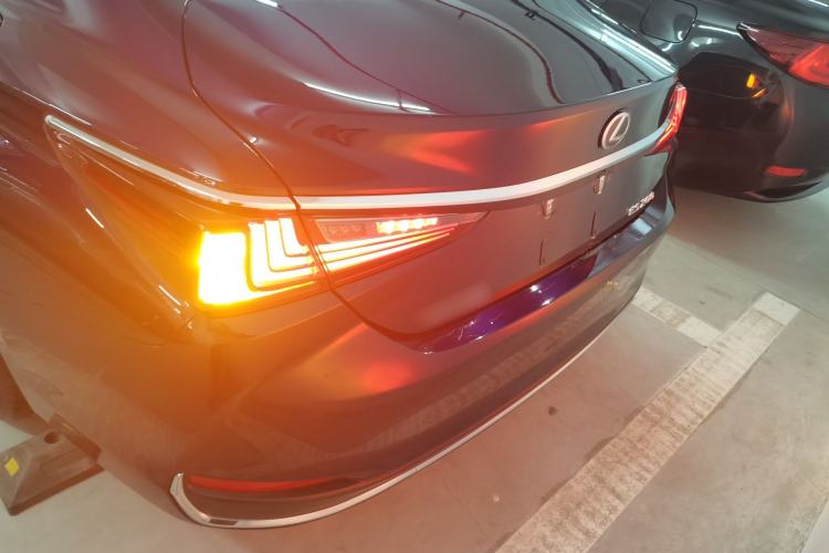 Used Lexus ES 2023 200 Excellence Edition
