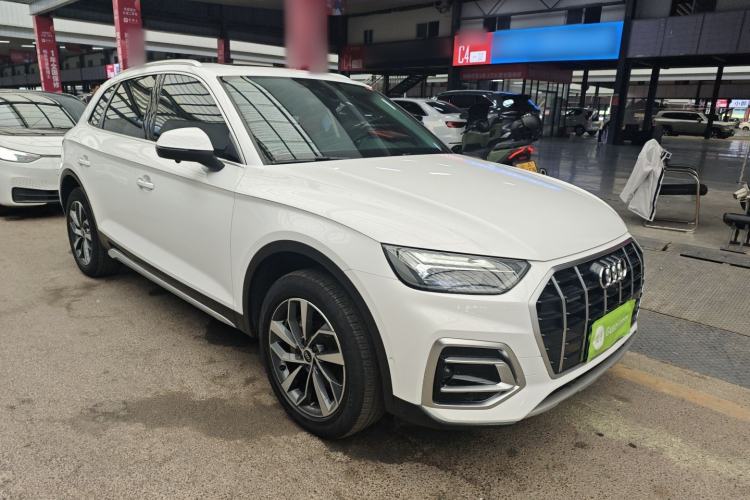 Used Audi Q5L 2022 40T Luxury Elegant Model Front Right 45 Deg