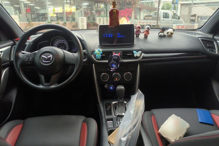 Used Mazda CX-4 2016 2.0L Automatic 2WD Blue Sky Dynamic Edition Center Console