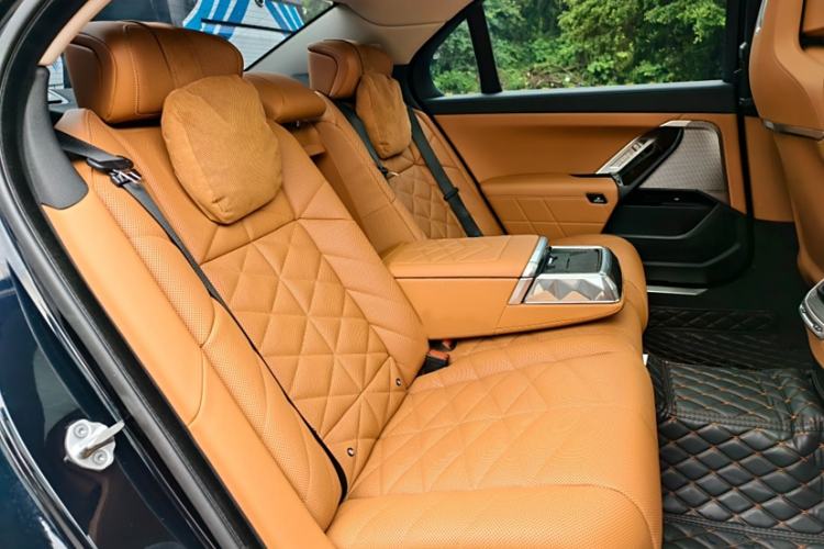 Used BMW 7 Series 2023 735Li Luxury Package