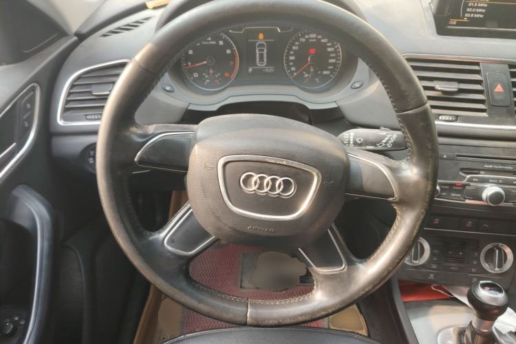 Used Audi Q3 2013 35 TFSI Ambition Edition Steering Wheel