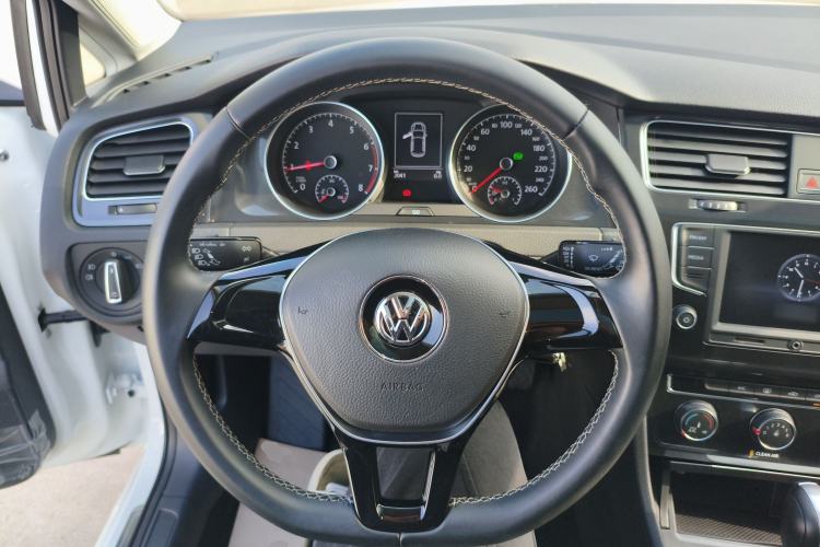 Used Volkswagen Golf 2017 1.6L Automatic Comfort Million-Vehicle Anniversary Edition Steering Wheel