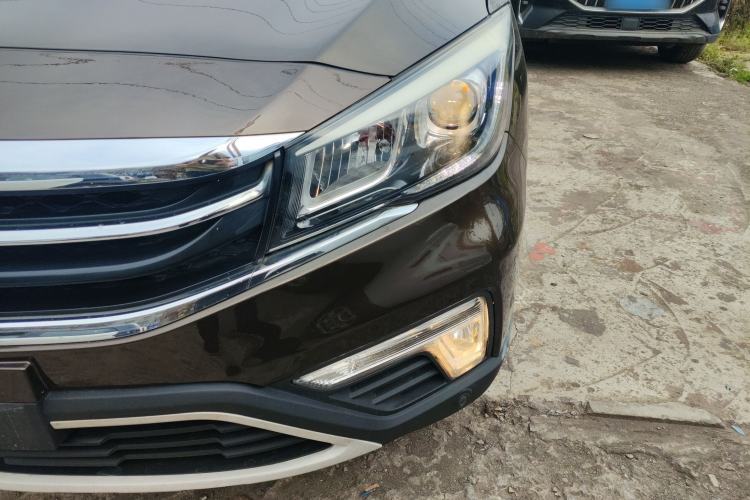 Used CHANGAN OSHAN A800 2017 1.5T Manual Luxury Model Left Front Headlight