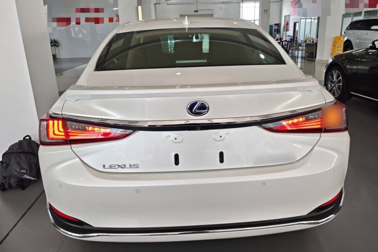 Used Lexus ES 2020 300h Premier Edition
