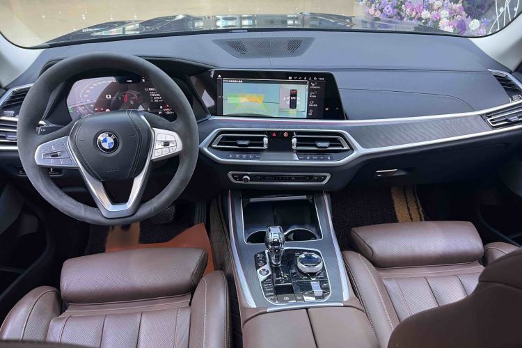 Used BMW X7 2022 xDrive40i Luxury Package with Leading Features
