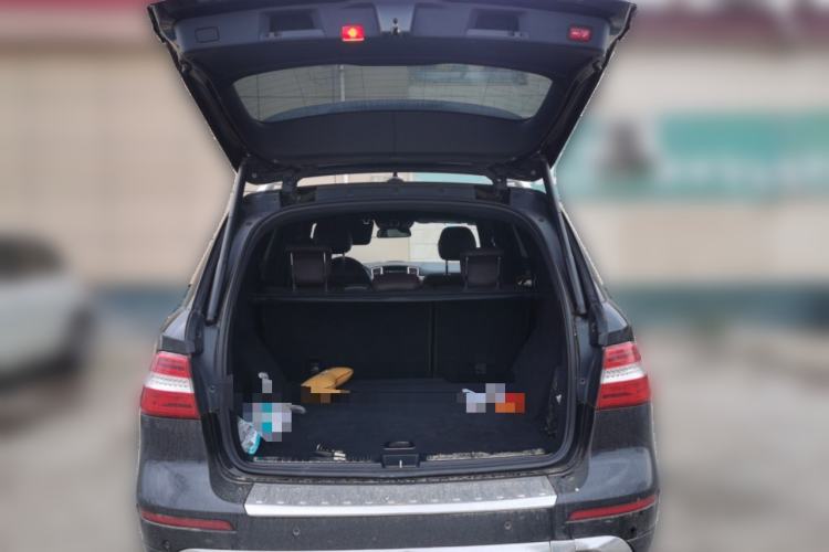 Used Mercedes-Benz M-Class 2014 ML 400 4MATIC Luxury Model Trunk