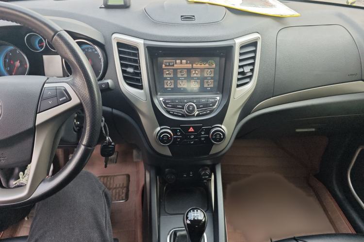 Used CHANGAN CS35 2014 1.6L Manual Luxury Navigation Model China IV Standard
