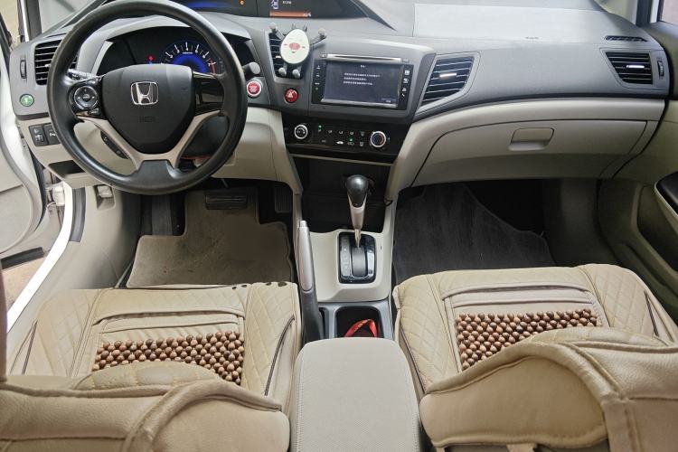 Used Honda Civic 2014 1.8L automatic comfort version Center Console