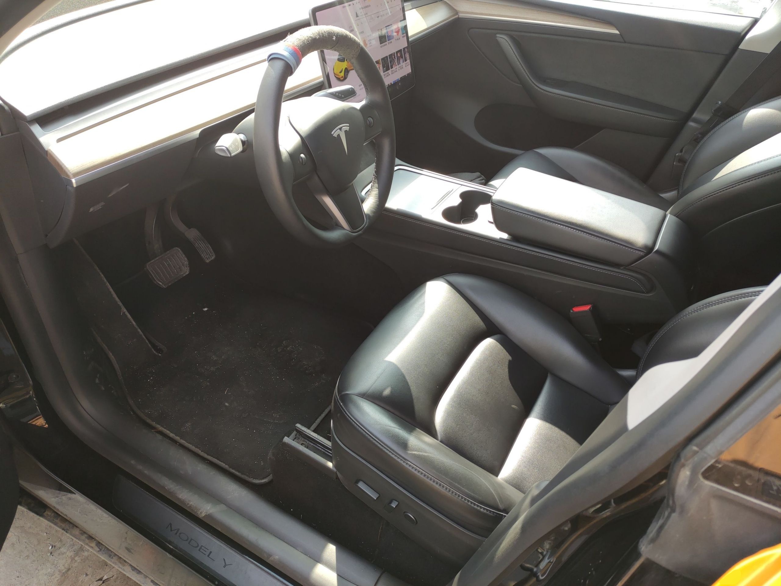 Переднее сиденье в автомобиле