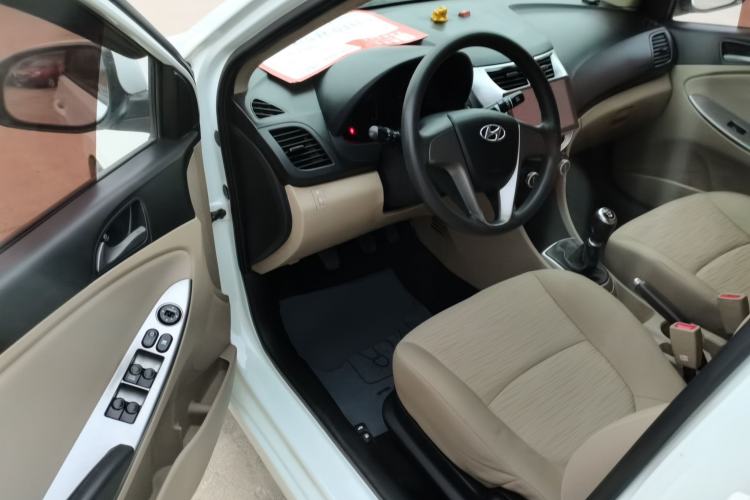 Used Hyundai Verna (older generation) 2014 1.4L Manual Smart GLS Trim Driver Seat