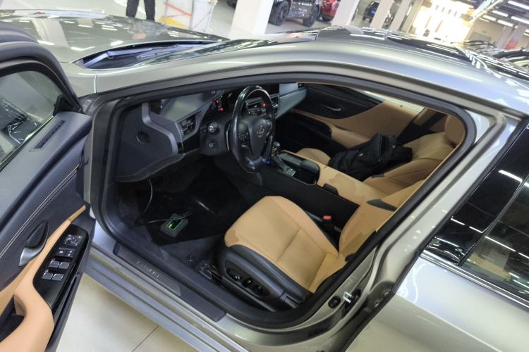 Used Lexus ES 2021 300h Deluxe Edition