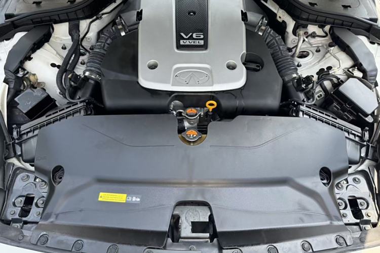 Used Infiniti Q50 2014 3.7L Comfort Edition Interior 9