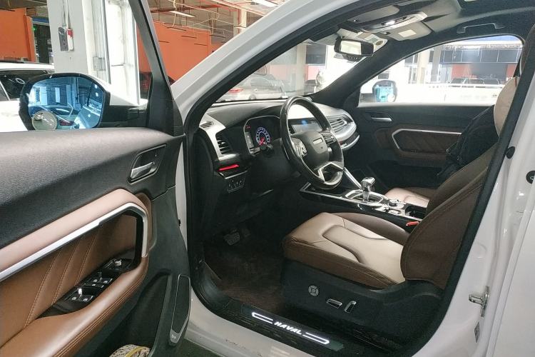 Used Haval H6 2017 Red Label 2.0T Automatic Two-Wheel Drive ZhiShang Model Driver Seat