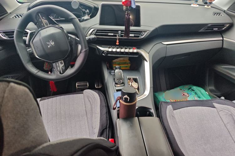 Used Peugeot 5008 2017 380THP 7-Seater Elite Edition Center Console