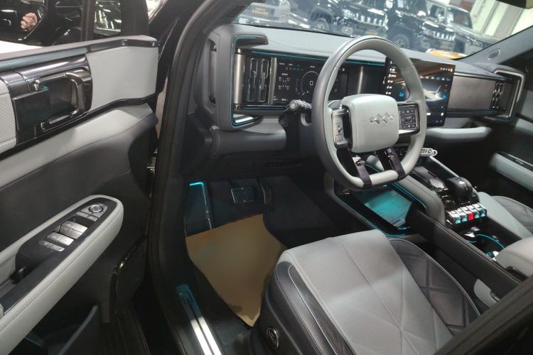 Used Formula Leopard Leopard 5 2023 Explore Edition
