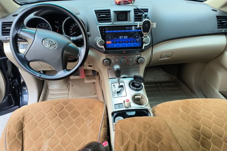 Used Toyota Highlander 2011 2.7L Two-Wheel Drive 5-Seater Elite Edition Center Console