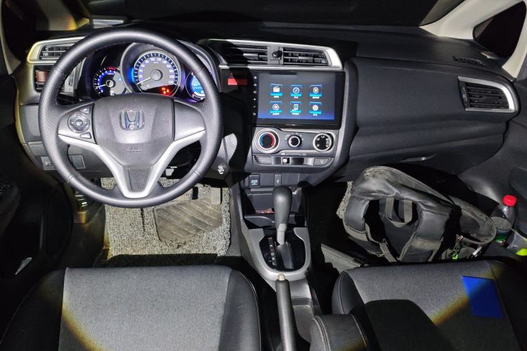 Used Honda Fit 2016 1.5L SE CVT Fashion Model Center Console