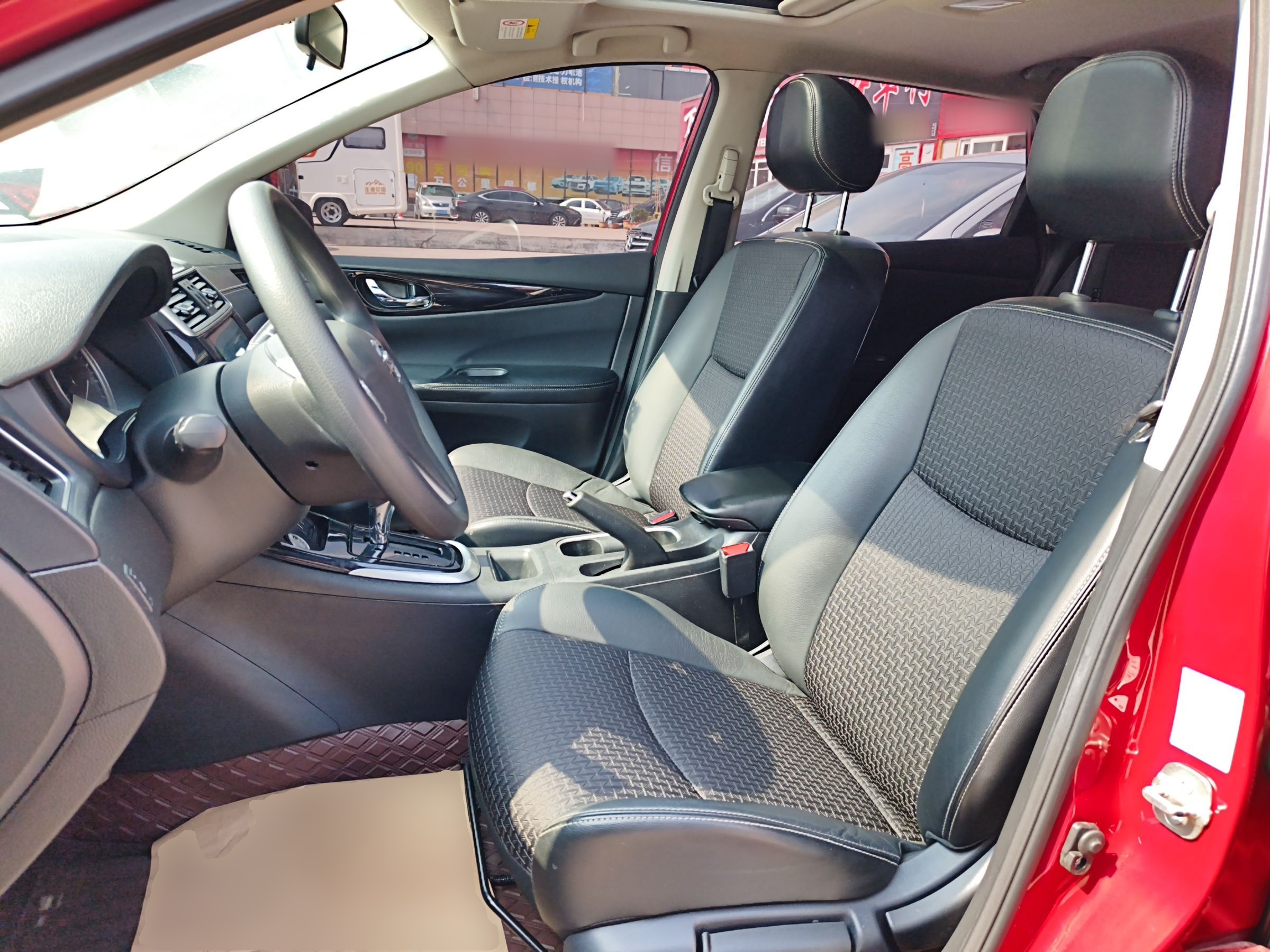 المقاعد الأمامية داخل السيارة