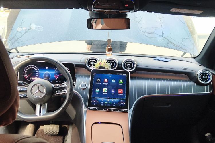 Used Mercedes-Benz GLC 2023 Facelift GLC 260 L 4MATIC Luxury Version 5 Seats Headliner