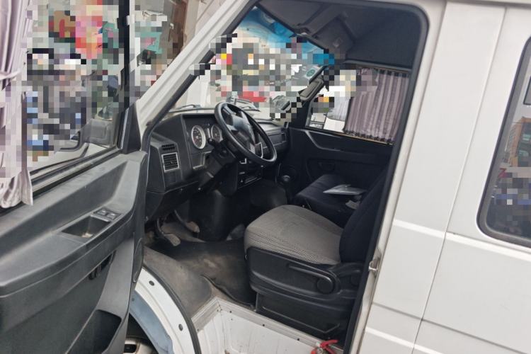 Used Iveco Daily 2020 2.5T A35 Passenger Van with Dual Tires Mid-Roof Design 5-9 Seater China V Emission Standard