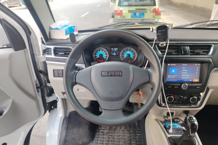 Used Jinbei New Hiace X30L CNG 2023 100L CNG Wealth Edition Bus 6/7-Seater Central Air-Conditioned Model SWCC15M Steering Wheel