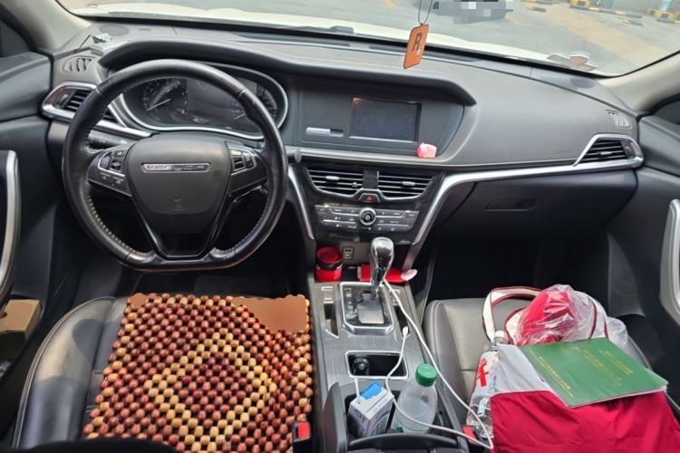 Used Venucia T90 2017 2.0L CVT Smart Edition Center Console