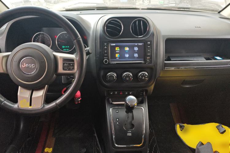 Used Jeep Compass 2012 2.4L four-wheel-drive sport version
