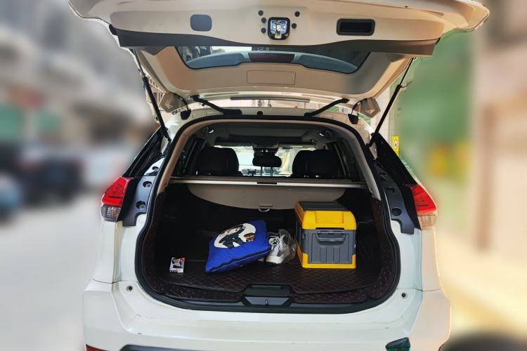 Used Nissan X-Trail 2023 Classic 2.0L Two-Wheel Drive Smart Connect Premium Edition Trunk