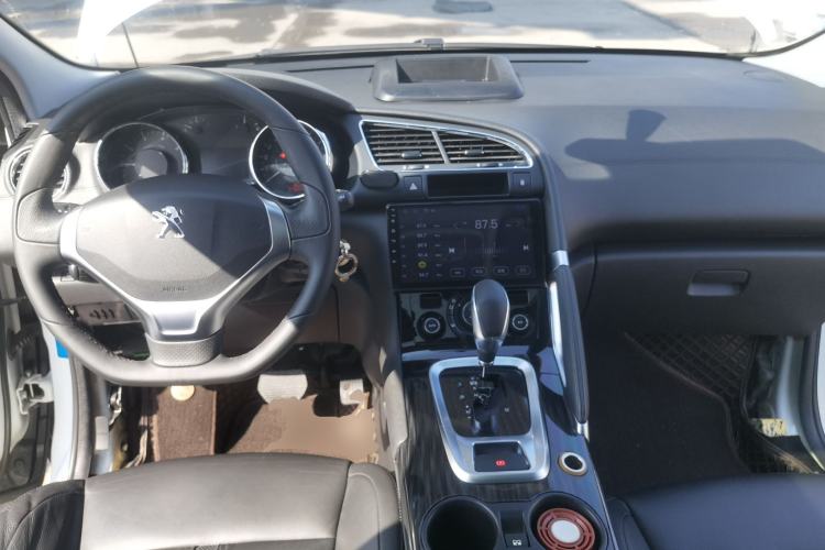 Used Peugeot 3008 2015 2.0L Automatic Trend Edition Center Console