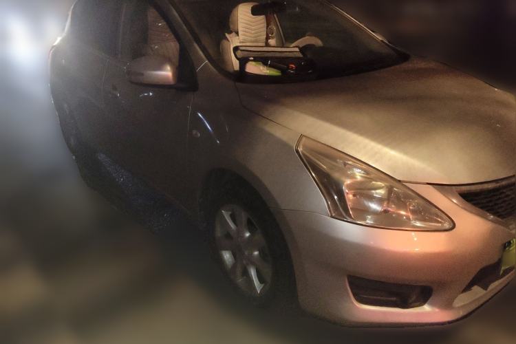 Used Nissan Tiida 2011 1.6L CVT Luxury Edition Front Right 45 Deg