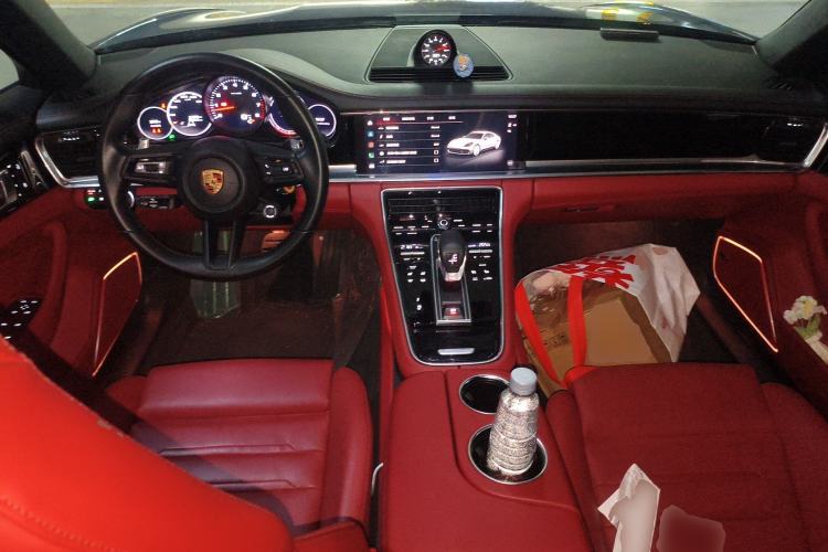 Used Porsche Panamera 2023 Restyled Panamera 4 Executive Extended Platinum Edition 2.9T Center Console