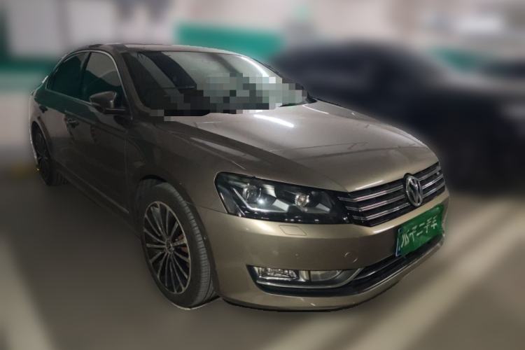 Used Volkswagen Passat 2011 3.0L V6 DSG Flagship Deluxe Edition Front Right 45 Deg