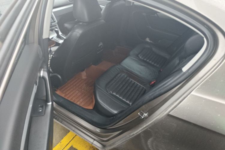 Used Volkswagen Magotan 2015 1.8TSI Advanced Model Left Rear Seat