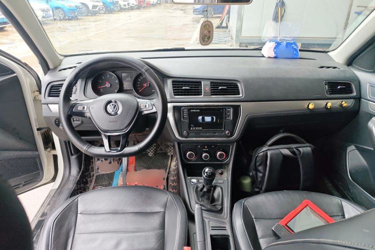 Used Volkswagen Lavida 2017 1.6L Manual Comfort Edition Center Console