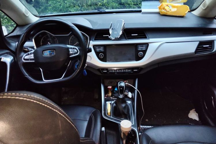 Used Geely Auto Vision X3 2019 Upgraded Model 1.5L Manual Elite Version Center Console