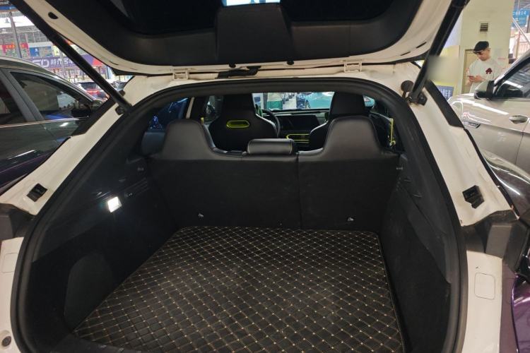 Used CHANGAN UNI-T 2022 1.5T Flagship Edition Trunk