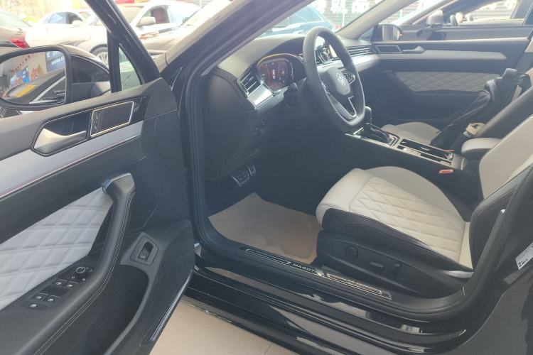 Used Volkswagen Magotan 2025 Revised Version Zhongxiang Edition 330TSI DSG Luxury Trim