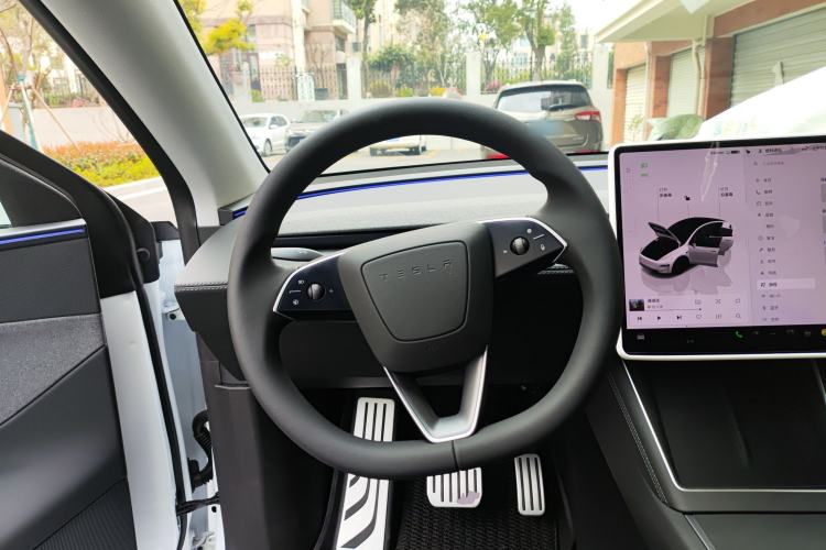 Used Tesla Model Y 2025 Rear-Wheel-Drive Version
