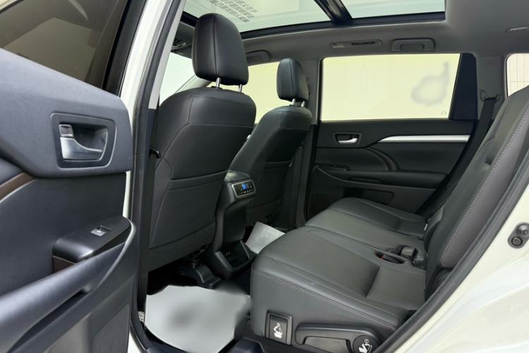 Used Toyota Highlander 2018 2.0T Four-Wheel Drive Luxury Edition 7 Seats China V Emission Standard