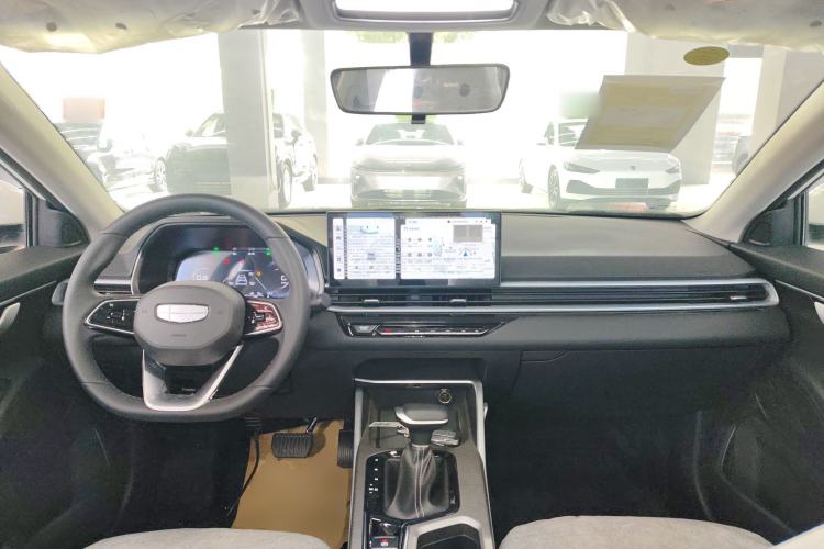 Used Geely Auto Emgrand 2025 4th Generation 1.5L CVT Luxury Version Center Console