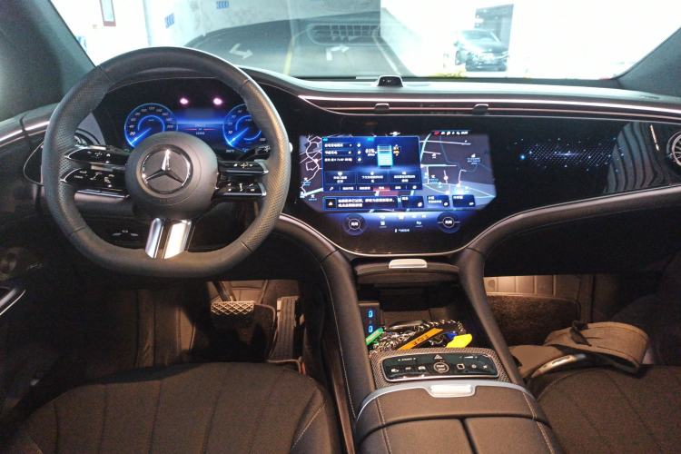 Used Mercedes-Benz EQE SUV 2024 350 4MATIC Pioneer Edition Center Console