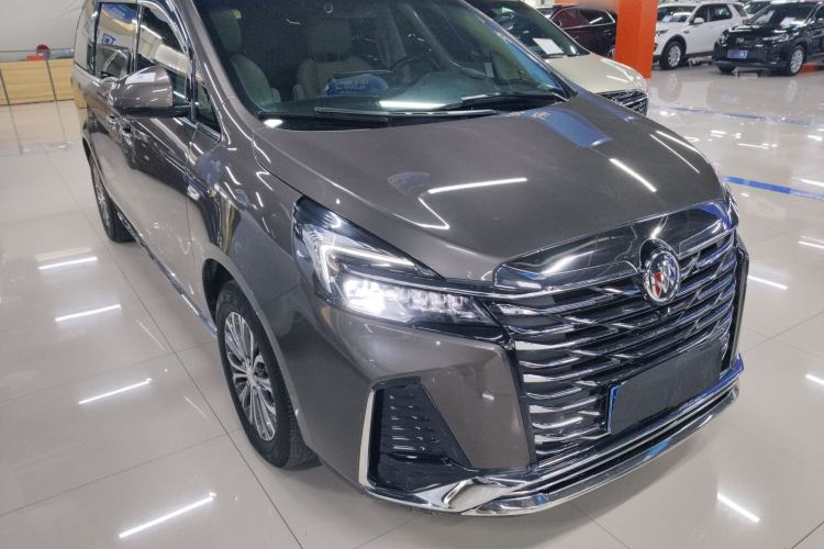 Used Buick GL8 2023 Facelifted Land Cruiser Executive Luxury Version