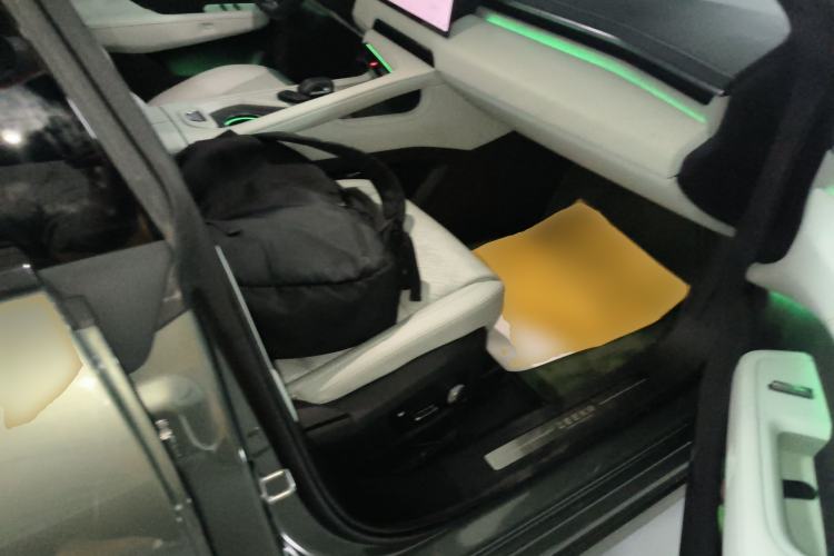 Used Zeekr 001 2024 WE Edition 95 kWh All-Wheel Drive Right Front Seat